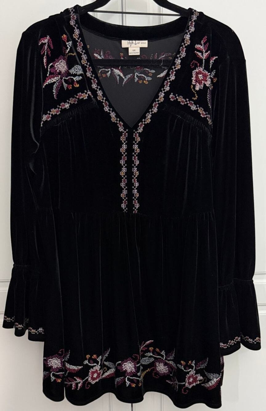 Style & Co. Black Velour Tunic Top with Embroidered Floral Pattern Size 1X